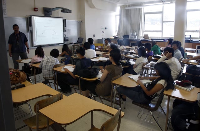 The U.S. Department of Education says it has fixed a software problem with the FAFSA system that prevented thousands of college students from submitting federal financial aid applications.