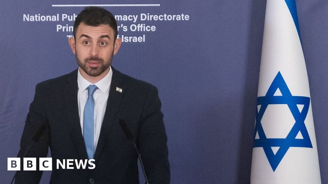 Israeli government spokesman Eylon Levy speaks to journalists in Tel Aviv, Israel (28 November 2023)