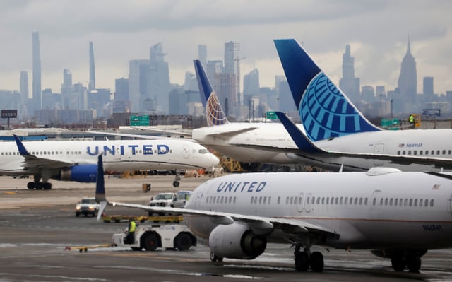 United Airlines planes
