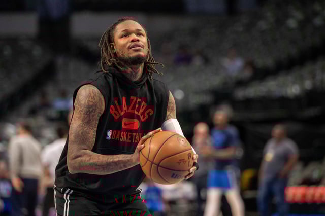 Ben McLemore warms up with the Portland Trail Blazers during a 2022 game.