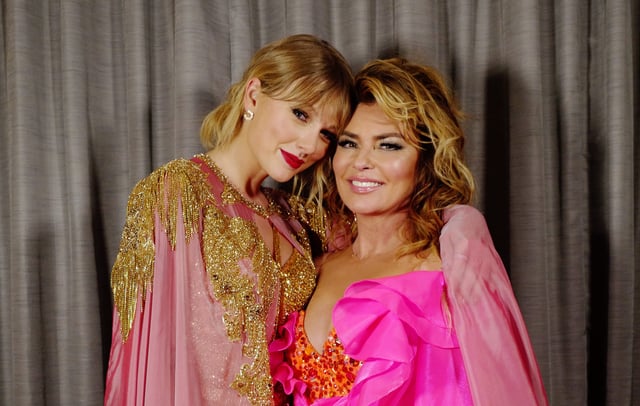 Taylor Swift and Shania Twain at the 2019 American Music Awards. Credit: John Shearer/AMA2019/Getty Images for dcp.