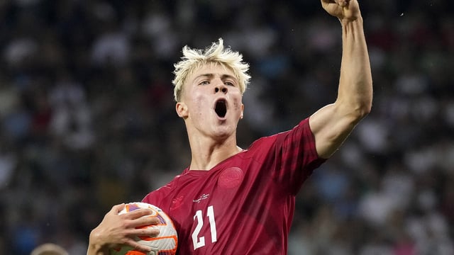 FILE - Denmark's Rasmus Hojlund celebrates after scoring during the Euro 2024 group H qualifying soccer match between Slovenia and Denmark at Stozice stadium in Ljubljana, Slovenia, Monday, June 19, 2023. Manchester United has signed Denmark striker Rasmus Hojlund from Atalanta in a move that ends the Premier League club’s search for a replacement for Cristiano Ronaldo. (AP Photo/Darko Bandic, File)