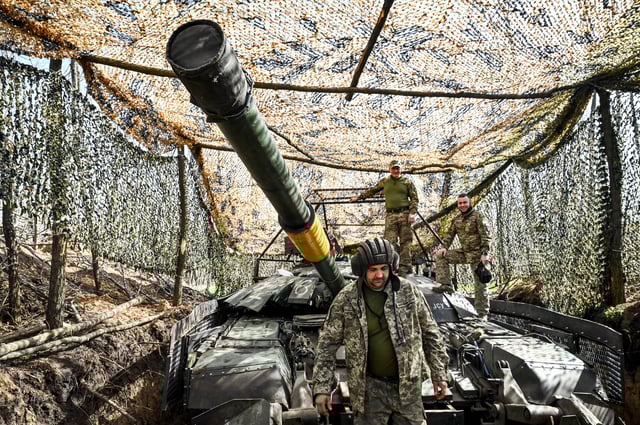 Ukrainian servicemen