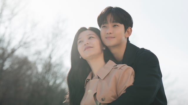 Actors Kim Ji-won and Kim Soo-hyun in Queen of Tears finale.