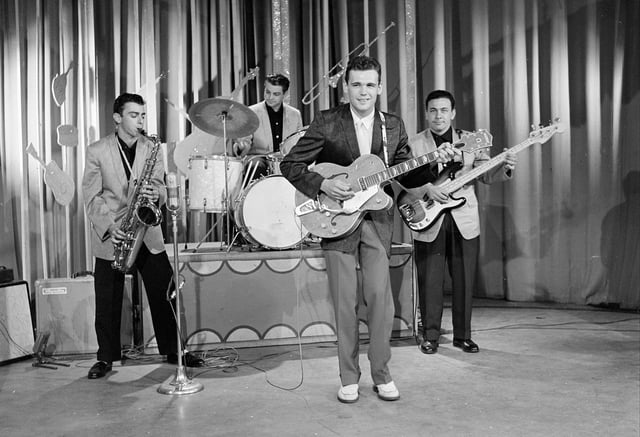 AMERICAN BANDSTAND - "Show Coverage" - Airdate August 5, 1958. (Photo by ABC Photo Archives/Disney General Entertainment Content via Getty Images) DUANE EDDY