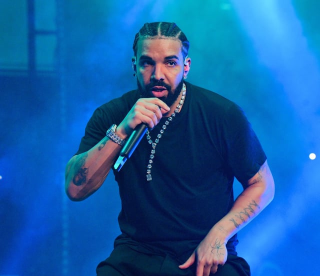 ATLANTA, GA - DECEMBER 9: Rapper Drake performs onstage during "Lil Baby & Friends Birthday Celebration Concert" at State Farm Arena on December 9, 2022 in Atlanta, Georgia. (Photo by Prince Williams/Wireimage)