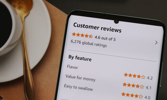 Customer reviews score out of 5.0 on Amazon website on android smartphone. Jakarta - June 20 2023.