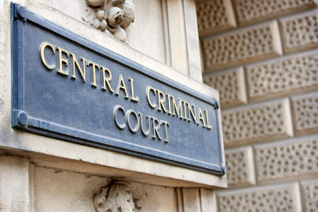 Plaque outside Central Criminal Court in London. Photo: Nando Machado / Alamy