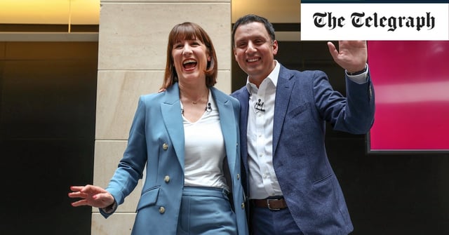 Shadow chancellor Rachel Reeves in Scotland with Scottish Labour leader Anas Sarwar