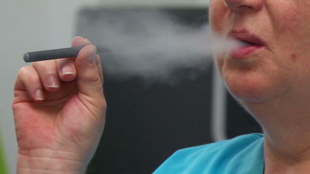 n e-cigarettes quit smoking health risks_00031229.jpg