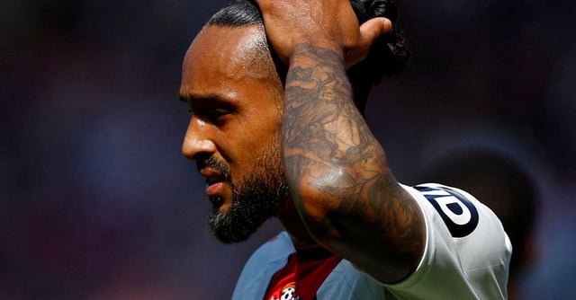 Soccer Football - Premier League - Southampton v Fulham - St Mary's Stadium, Southampton, Britain - May 13, 2023 Southampton's Theo Walcott reacts Action Images via Reuters/John Sibley/File Photo