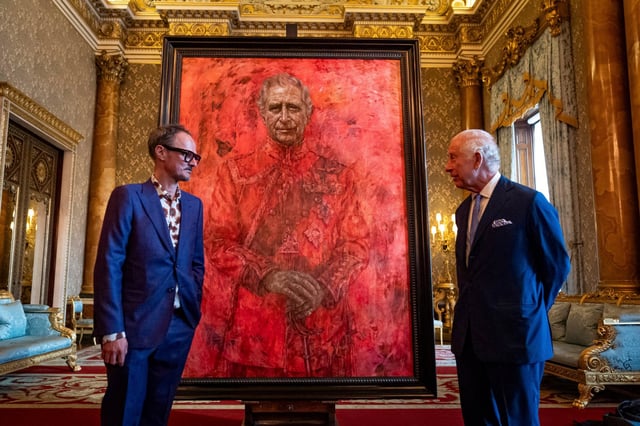 Artist Jonathan Yeo and Britain’s King Charles attend the unveiling of the latter’s official portrait at Buckingham Palace in May. Photo: AP