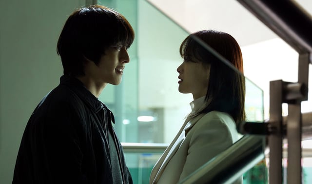 Jang Ki-yong as Bok Gwi-ju (left) and Chun Woo-hee as Do Da-hee in a still from The Atypical Family.