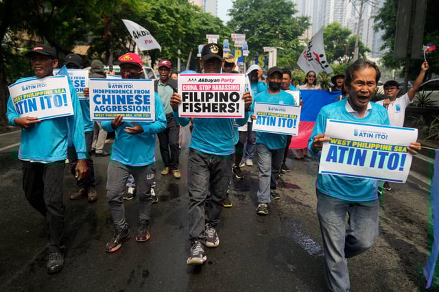 Filipino fishermen and activists hold slogans to protest against alleged Chinese aggression at the disputed South China Sea as a rally in front of the Chinese consulate ahead of Independence Day in Makati, Philippines on June 11. Photo: AP