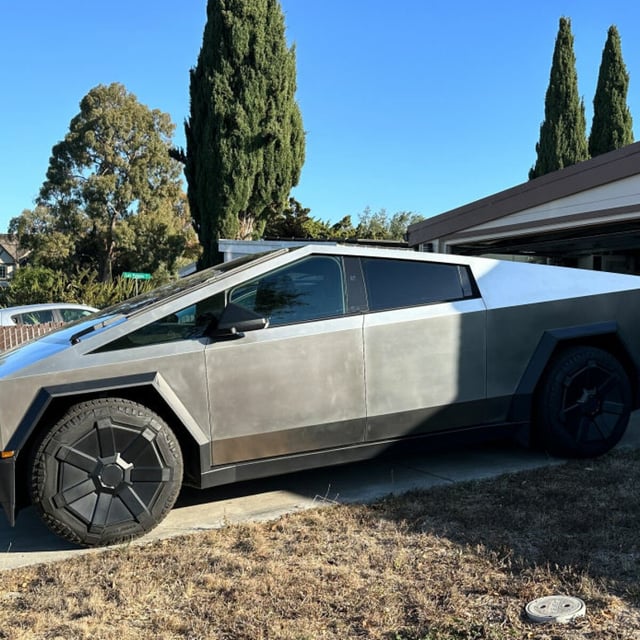 Tesla Cybertrucks are apparently having bringing more issues for buyers.