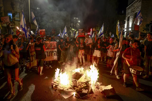 Israeli protestors set fire