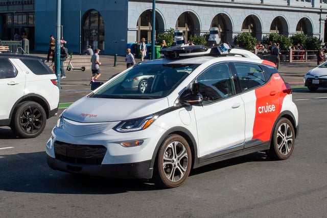 05 November 2019, US, San Francisco: A robot car of the General Motors subsidiary Cruise is on a test drive. Photo: Andrej Sokolow/dpa (Photo by Andrej Sokolow/picture alliance via Getty Images)