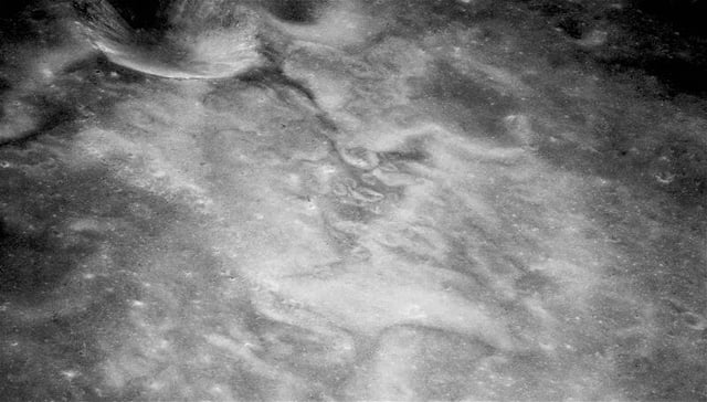 Image of lunar swirls obtained by the Apollo 10 mission (NASA).