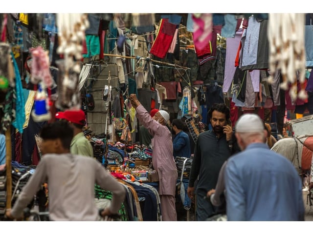 A vendor arranges his wares at a market in Karachi, Pakistan, on Tuesday, Nov. 28, 2023. Pakistan is scheduled to release consumer price index (CPI) figures on Dec 1. Photographer: Asim Hafeez/Bloomberg