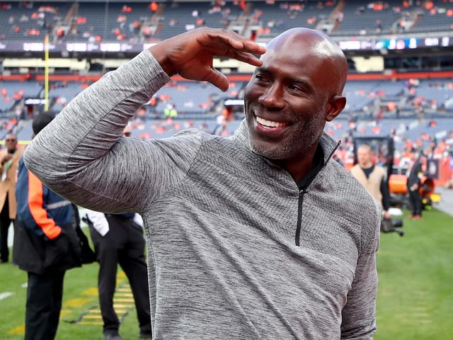 Video of Terrell Davis Being Escorted Off United Airlines Flight in Handcuffs Has Been Released by His Lawyers