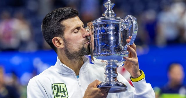 Novak Djokovic kisses the US Open trophy in 2023