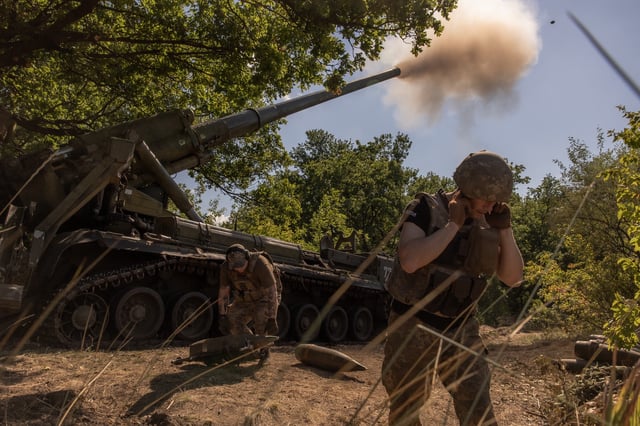 Ukrainian servicemen of the 43rd Artillery Brigade