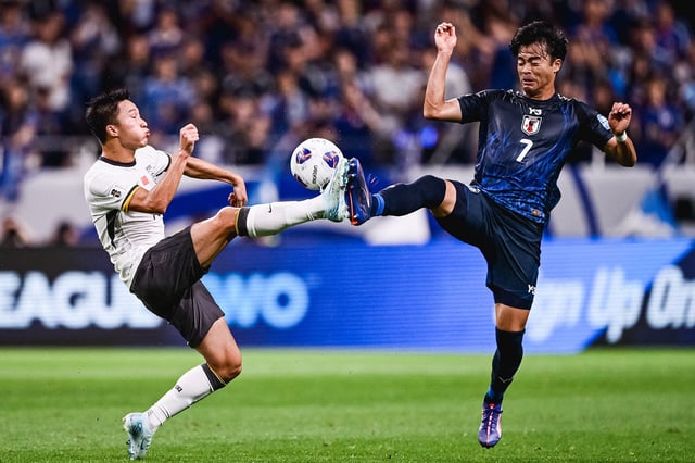 Yang Zexiang #15 of Team China and Kaoru Mitoma #7 of Team Japan compete for the ball during the 2026 FIFA World Cup Qualifier third round Group C match between China and Japan at Saitama Stadium on September 5, 2024 in Saitama City, Saitama Prefecture, Japan.