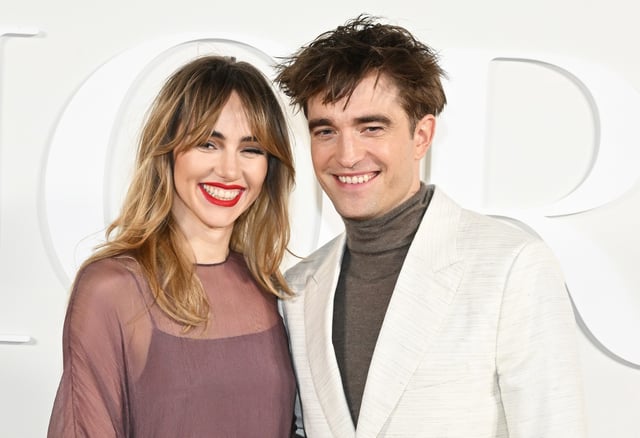 Suki Waterhouse and Robert Pattinson at the Dior Fall 2023 Menswear Show on December 03, 2022 in Giza, Egypt.
