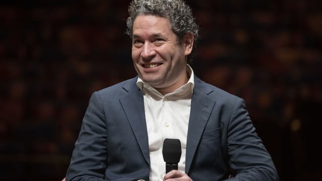 FILE - Gustavo Dudamel is introduced as the New York Philharmonic's 27th music and artistic director in New York on Feb. 20, 2023. Dudamel will conduct the New York Philharmonic at its spring gala on April 24, the orchestra said as it announced a $40 million gift from co-chairman Oscar L. Tang and wife Agnes Hsu-Tang that will endow his position. (AP Photo/John Minchillo, File)