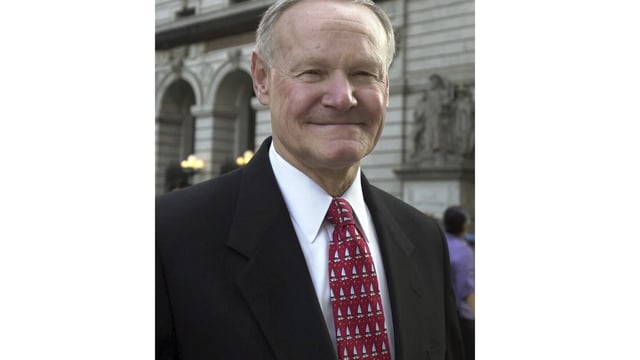 FILE - New York City Police Commissioner Howard Safir smiles as he leaves City Hall, in New York, Aug. 8, 2000. Safir, the former New York City police commissioner whose four-year tenure in the late 1990s included sharp declines in the city's murder tolls but also some of its most notorious episodes of police killings of Black men, died on Monday, Sept. 11, 2023, at a hospital in Annapolis, Md., from a sepsis infection, his son told The New York Times. He was 81. (AP Photo/Kathy Willens, File)