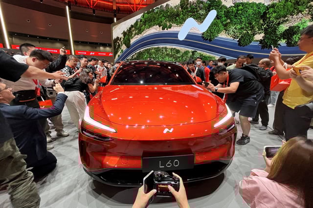 People look at the newly unveiled Onvo L60 SUV, the first vehicle of Chinese electric vehicle (EV) maker Nio's new lower-priced brand, in Shanghai, China May 15, 2024. REUTERS/Zoey Zhang/File Photo