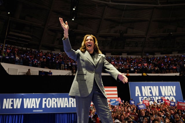 Democratic presidential nominee and U.S. Vice President Kamala Harris reacts during a campaign event in Madison, Wisconsin, U.S., September 20, 2024.  REUTERS/Jim Vondruska/File Photo